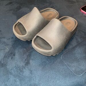 Kids Black Yeezy Slide Sandals - Comfortable Open-Toe Slip-Ons